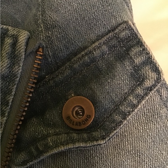 Billabong jeans jacket with knit sleeves and a hood - Picture 10 of 10